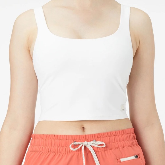 vuori women’s daily crop in white (no pads) - Picture 8 of 14